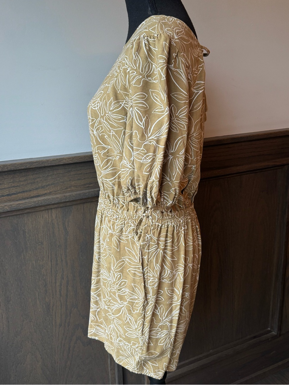 LOFT beach Neutral Tan Floral open back romper small EUC - Picture 3 of 8